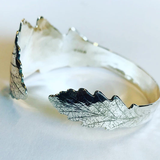 Eikeløv, sølv armring med to blad