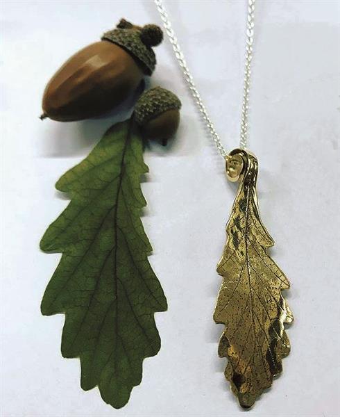 Eikeløv, forgylt sølv lite anheng med ertekjede